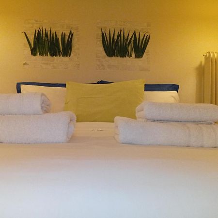 Filopappou Decent Apartment Atene Esterno foto