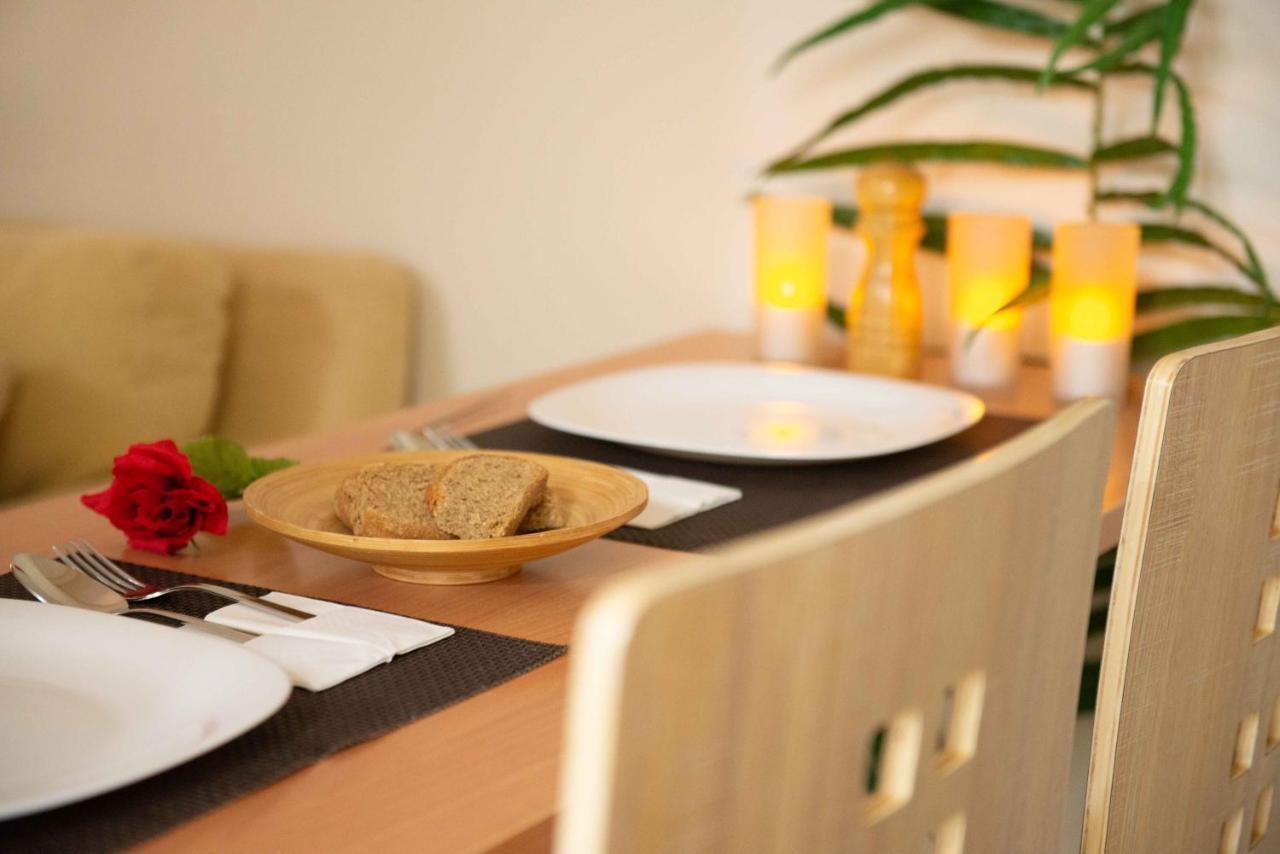 Filopappou Decent Apartment Atene Esterno foto