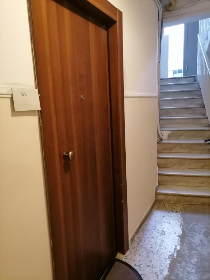 Filopappou Decent Apartment Atene Esterno foto