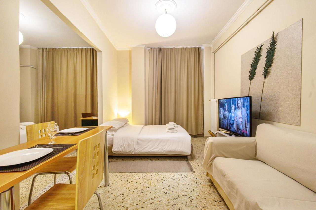 Filopappou Decent Apartment Atene Esterno foto