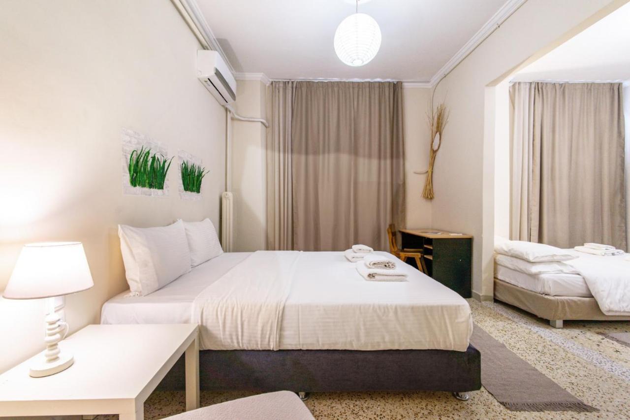 Filopappou Decent Apartment Atene Esterno foto