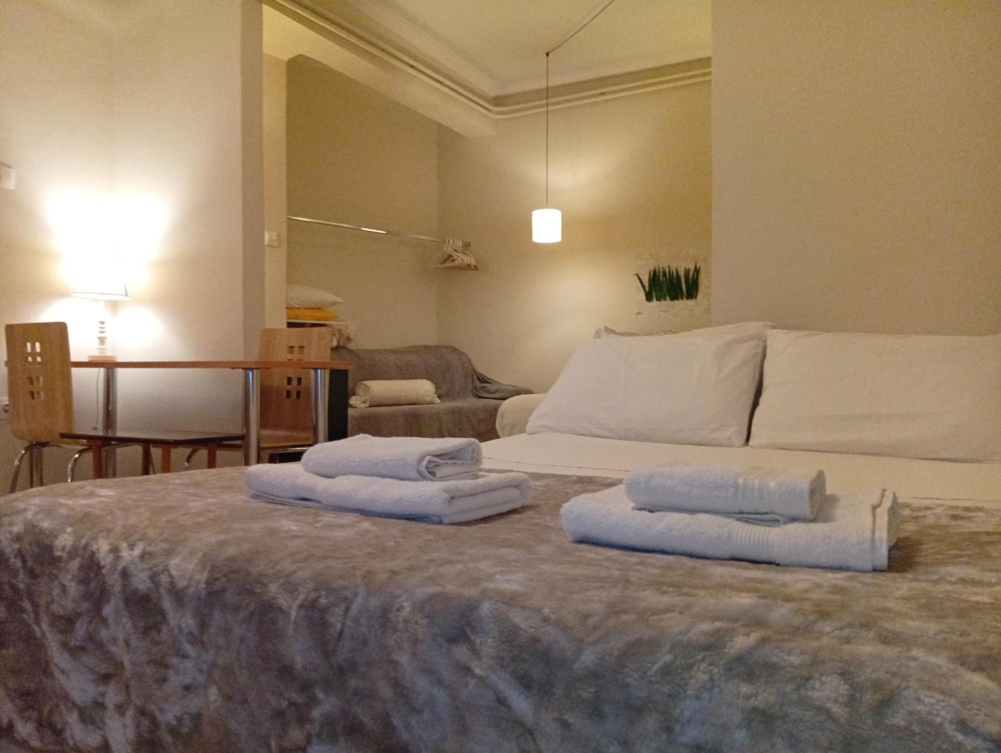 Filopappou Decent Apartment Atene Esterno foto
