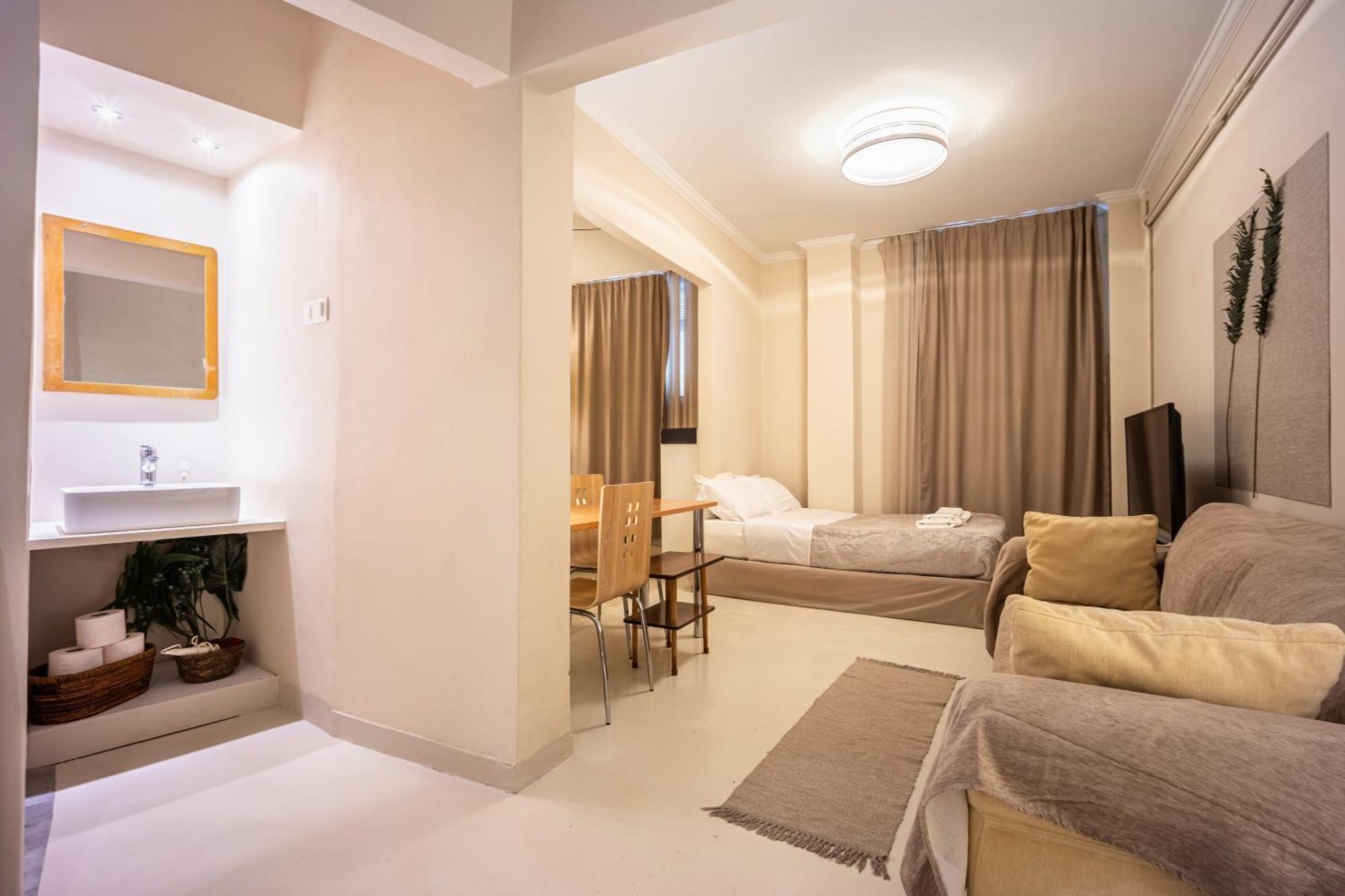 Filopappou Decent Apartment Atene Esterno foto
