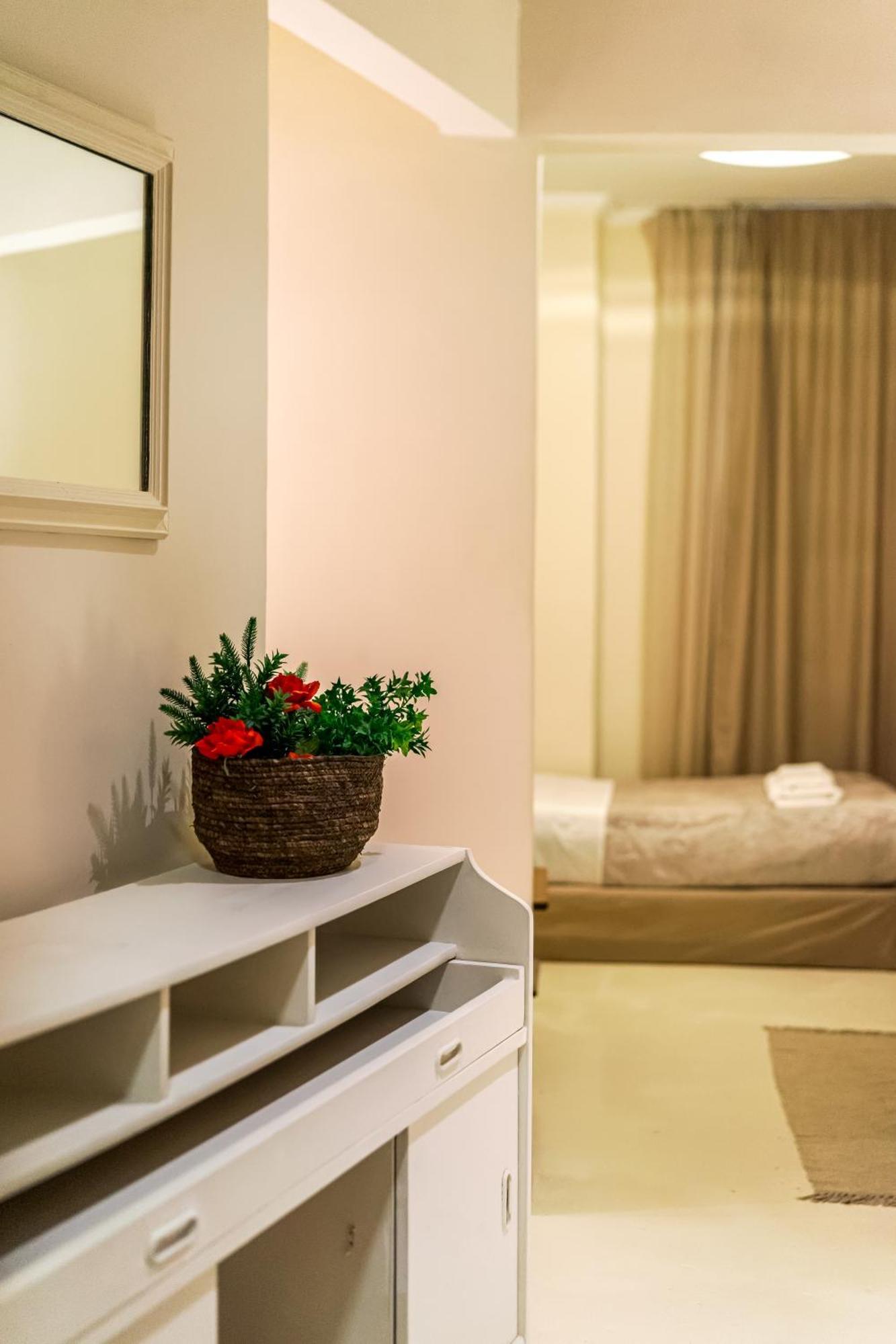 Filopappou Decent Apartment Atene Esterno foto