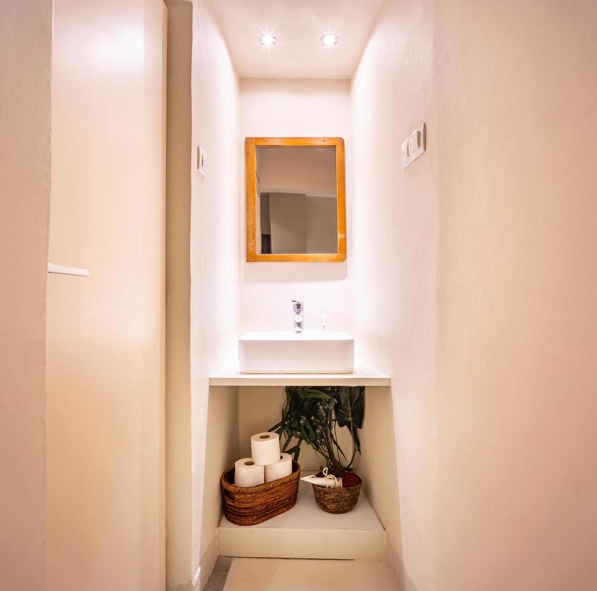 Filopappou Decent Apartment Atene Esterno foto